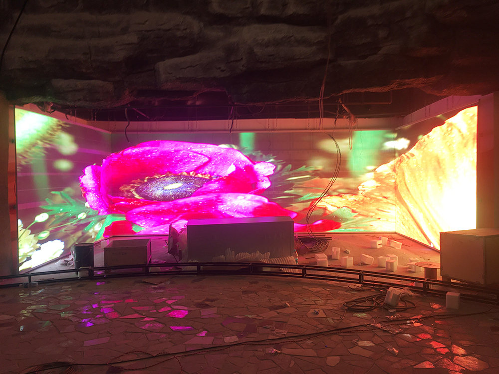Indoor Fixed Transparent Screen.jpg Indoor Fixed Transparent Screen.jpg